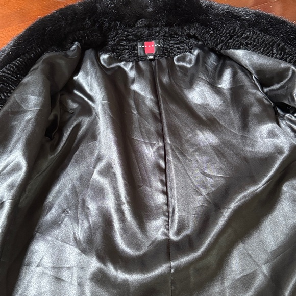 Gallery Black Persian Look with Faux Fur Collar Coat
Women’s size M Like New - Picture 8 of 8